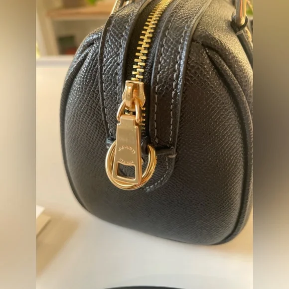 Coach mini Rowan 
New
Black with gold hardware - Picture 8 of 16